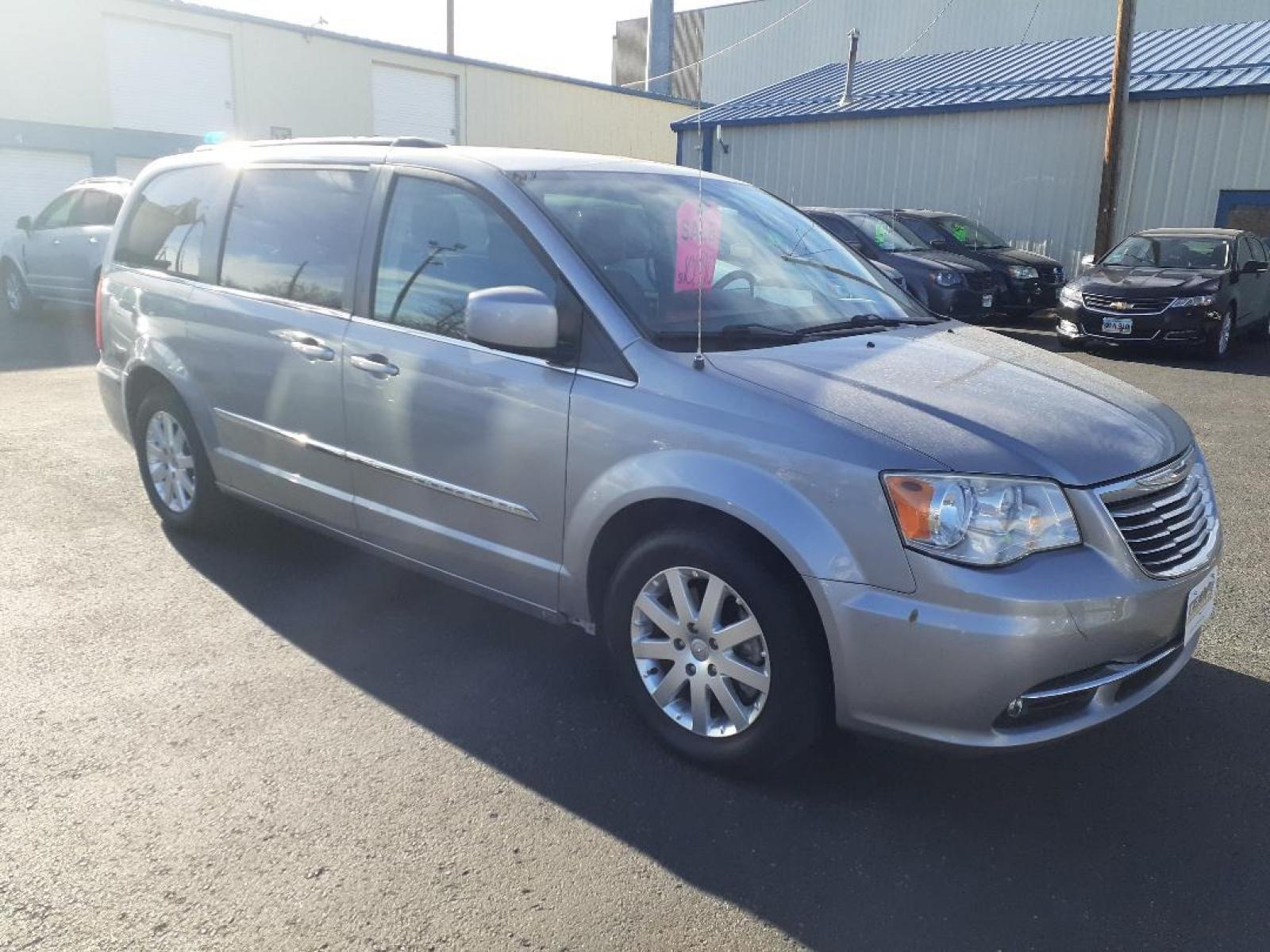 2013 Chrysler Town & Country Touring (2C4RC1BG2DR) with an 3.6L V6 DOHC 24V engine, 6-Speed Automatic transmission, located at 2015 Cambell Street, Rapid City, SD, 57701, (605) 342-8326, 44.066433, -103.191772 - Photo #4